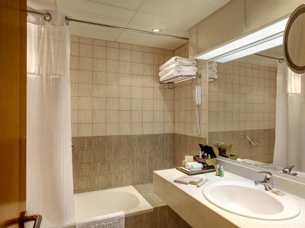 Фото Al Ain Rotana