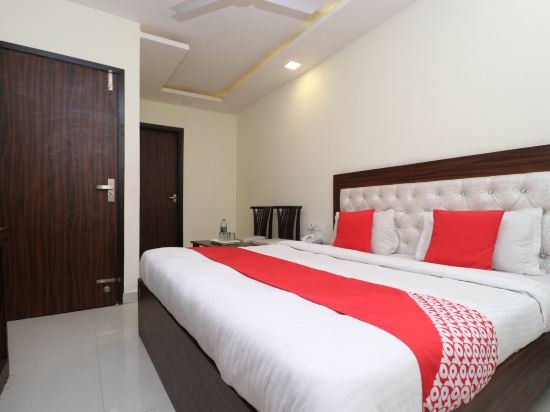 Фото Oyo 28646 Hotel Golden Heart
