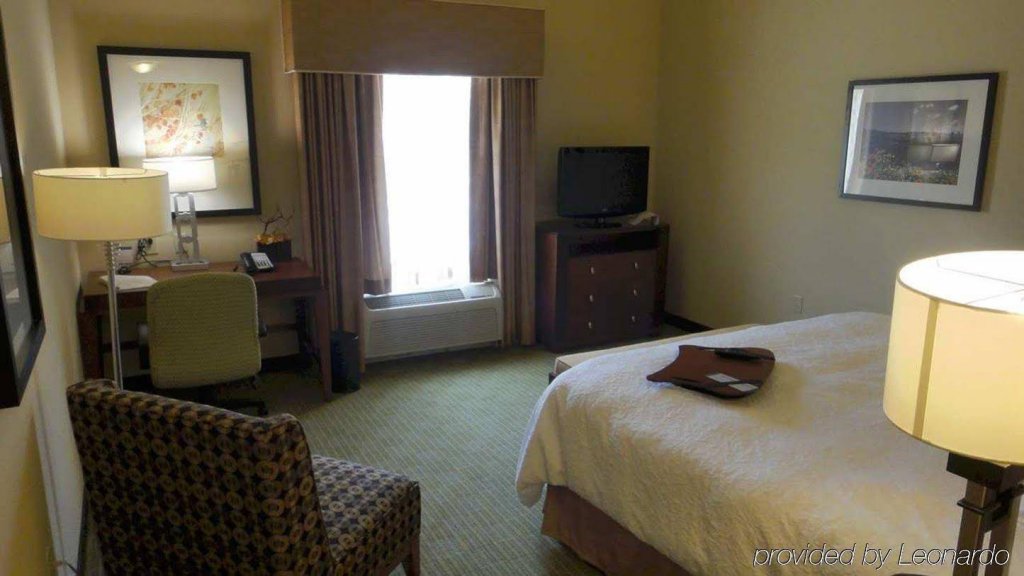 Фото Hampton Inn & Suites Riverside/Corona East