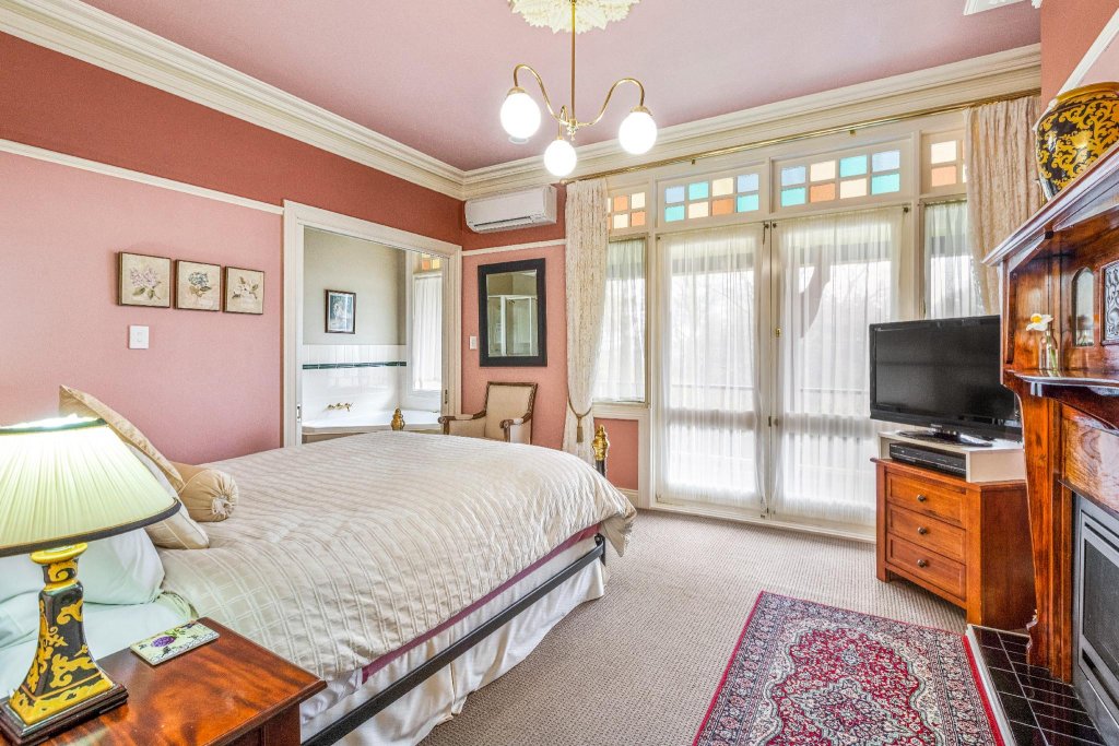 Фото Bethany Manor Bed & Breakfast