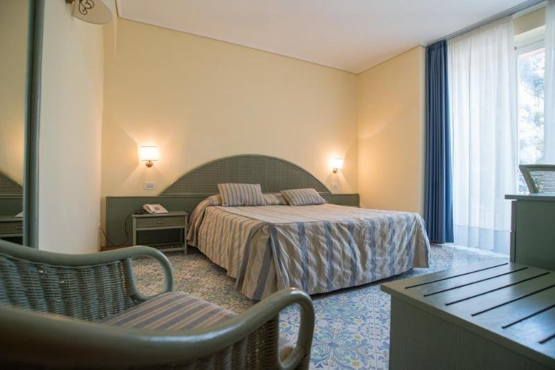 Фото Hotel Villa Maria - Sorrento