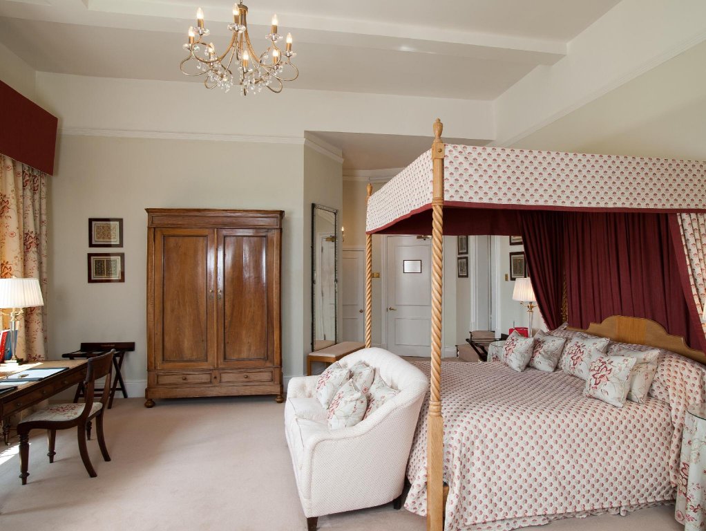 Фото Llangoed Hall