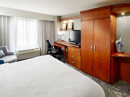 Фото Courtyard by Marriott Hamilton
