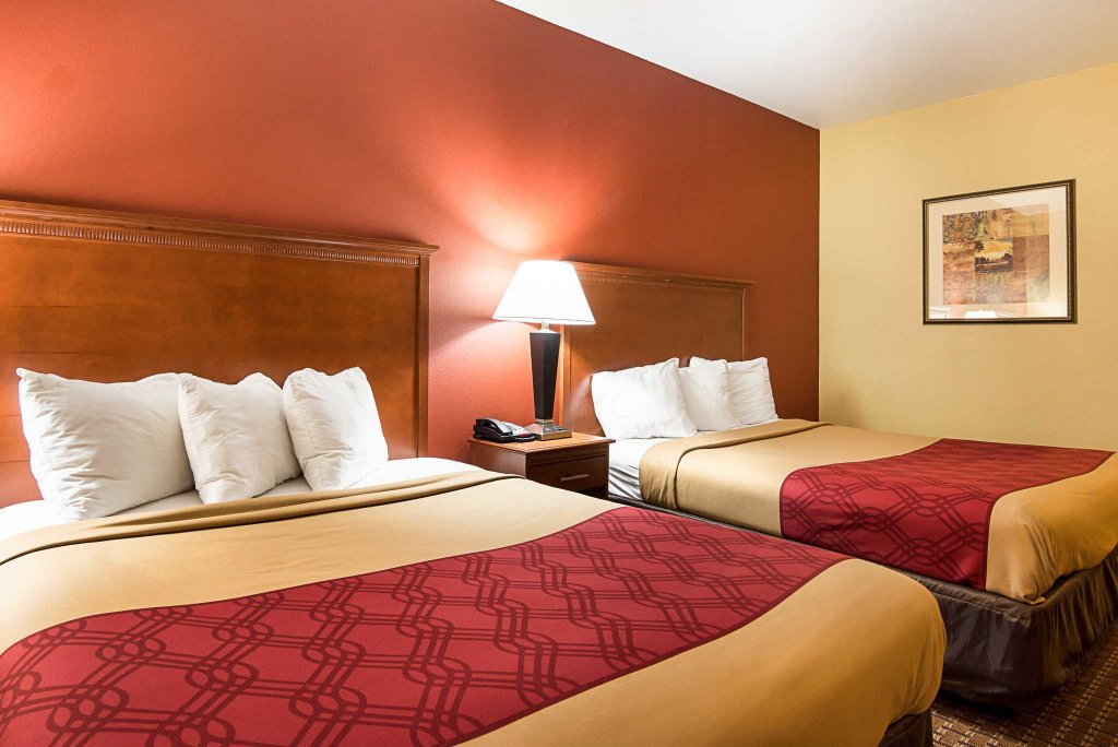 Фото Econo Lodge Inn & Suites Little Rock Sw