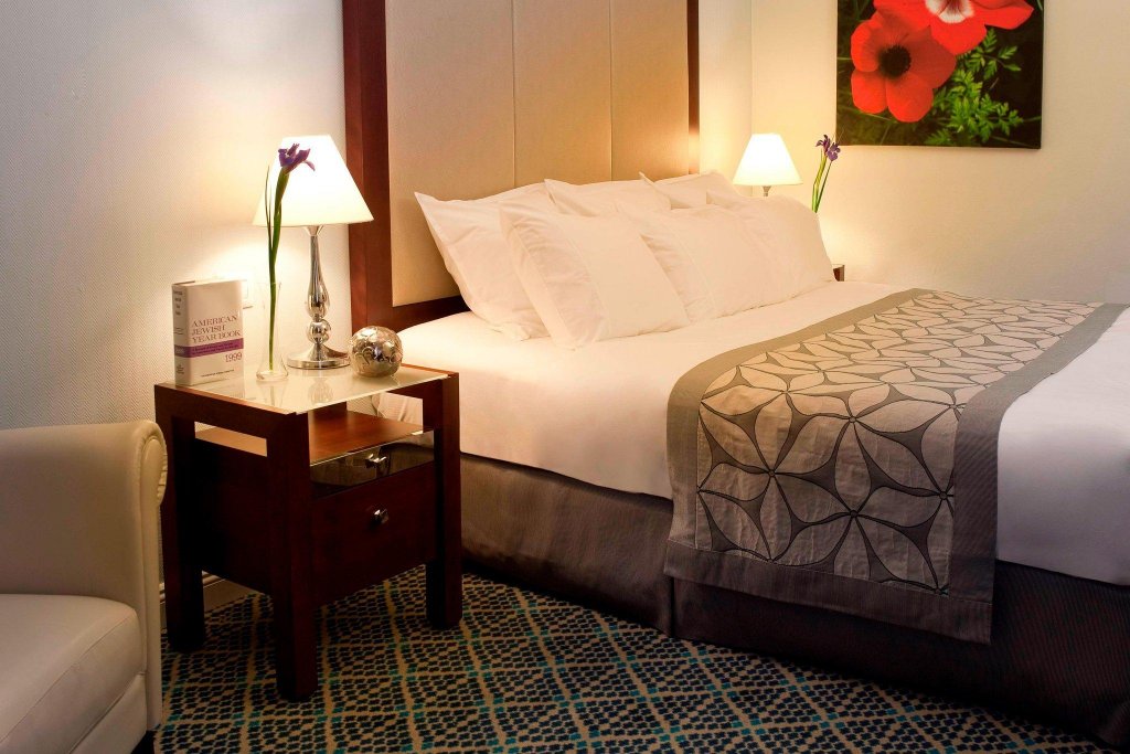 Фото Renaissance Tel Aviv Hotel