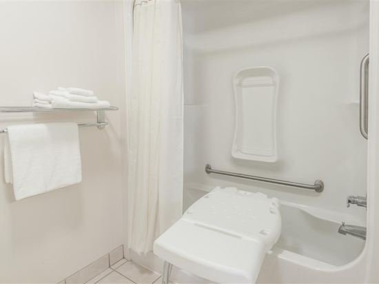 Фото Super 8 Edmonton/west