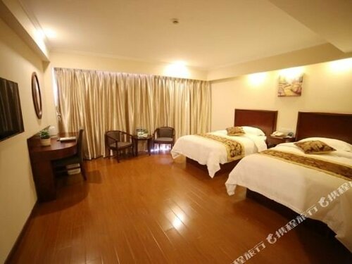 Гостиница GreenTree Inn Suzhou Industrial Zone Yangcheng Lake Weiting Mong Kok Express Hotel в Сучжоу