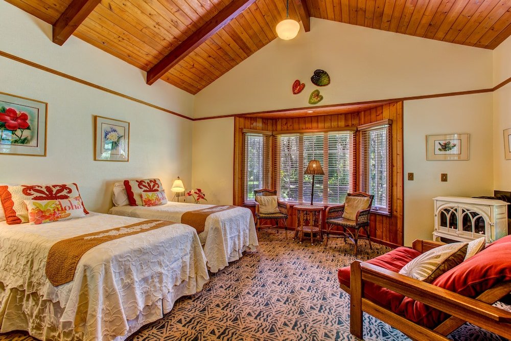 Фото Kilauea Lodge and Restaurant