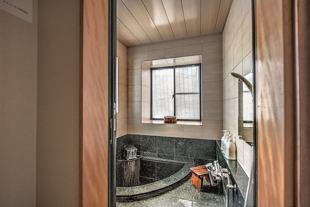 Фото Historical Ryokan Hostel K's House Ito Onsen