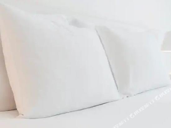 Фото Days Inn by Wyndham Hotel Suites Amman