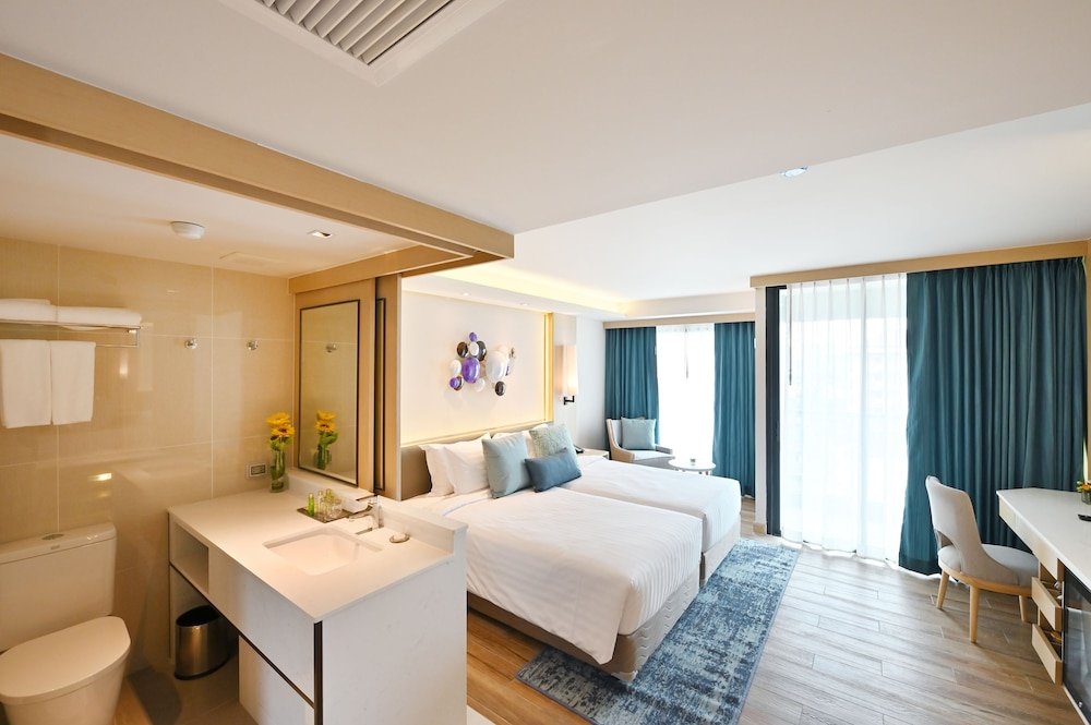 Фото M Pattaya Hotel