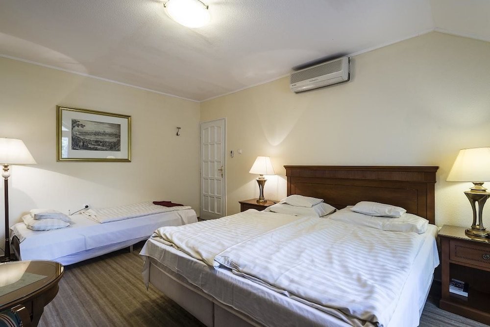 Фото Hotel Romantik Eger