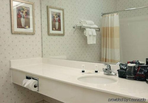 Гостиница Fairfield Inn by Marriott Visalia Sequoia в Визалии