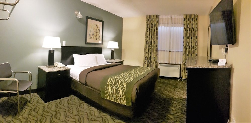 Фото Lacombe Motor Inn