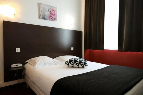 Гостиница Hôtel La Perriere в Лорьяне