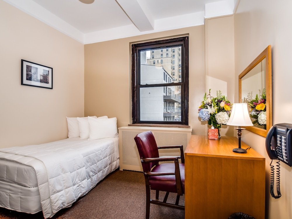 Фото The Leo House