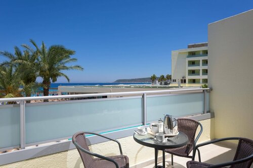 Внешний вид отеля Avra Beach Resort Hotel & Bungalows - All Inclusive в Ялиссосе, фото 4