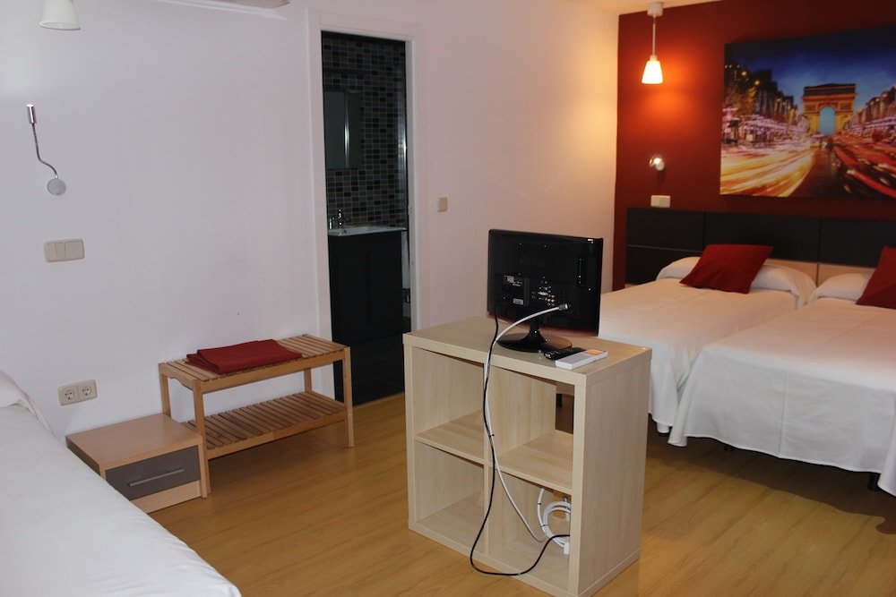 Фото Hostal Falfes