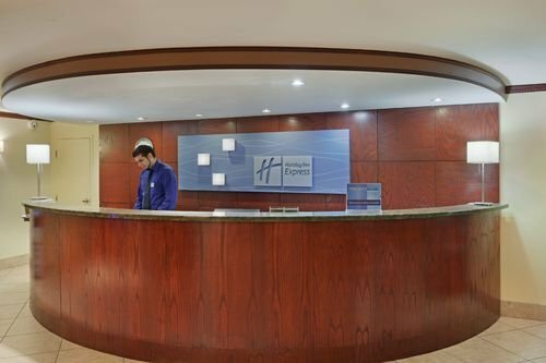 Гостиница Hotel Faubourg Montreal - ex Holiday Inn Express Hotel & Suites Centr в Монреале