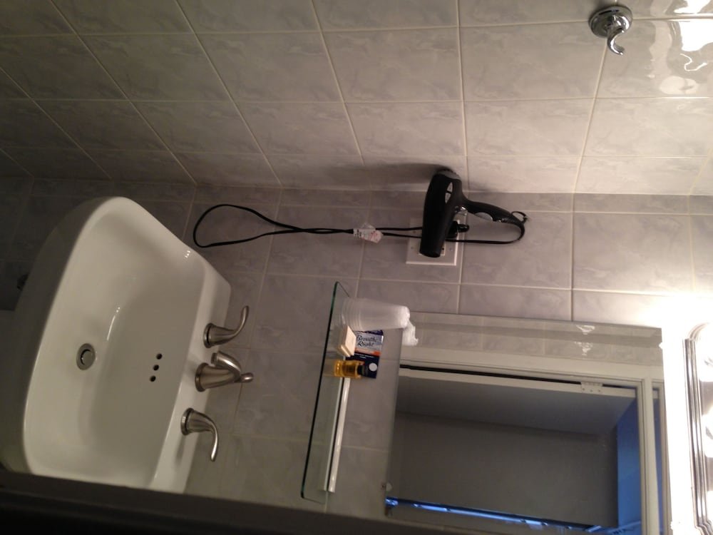 Фото Colonial House Inn