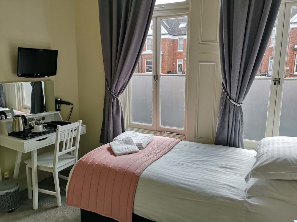 Фото Dawson House Hotel