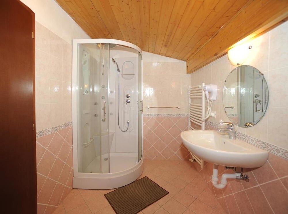 Фото Hotel Bucaneve