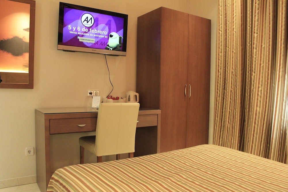 Фото Hostal Atocha Almudena Martín