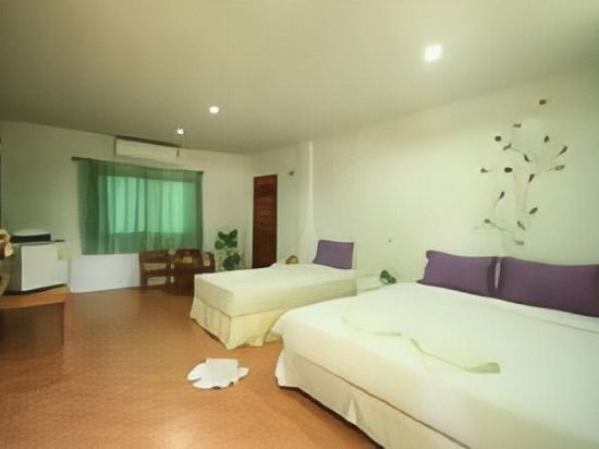 Фото J. Holiday Inn