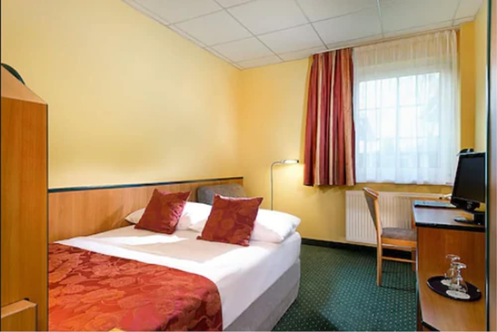 Фото Hotel Landhaus Dierkow