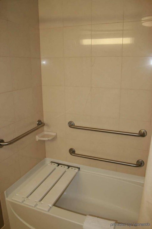 Фото Hampton Inn Visalia