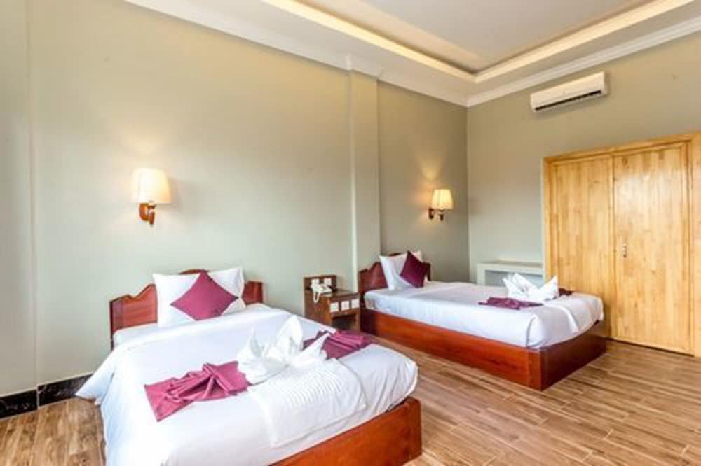 Фото отеля 2