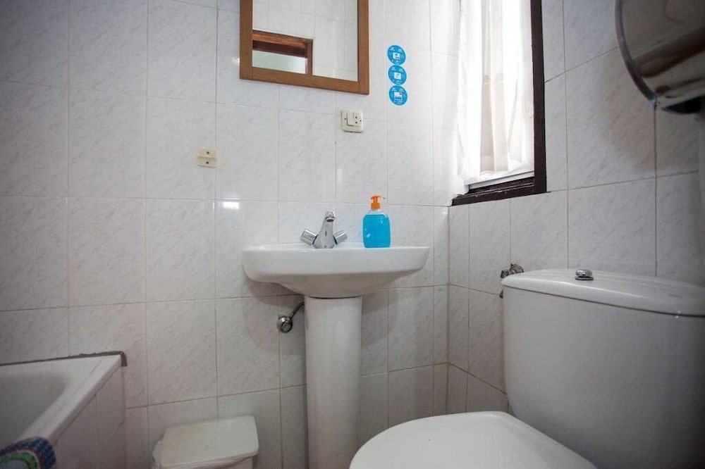 Фото Hostal Los Arcos