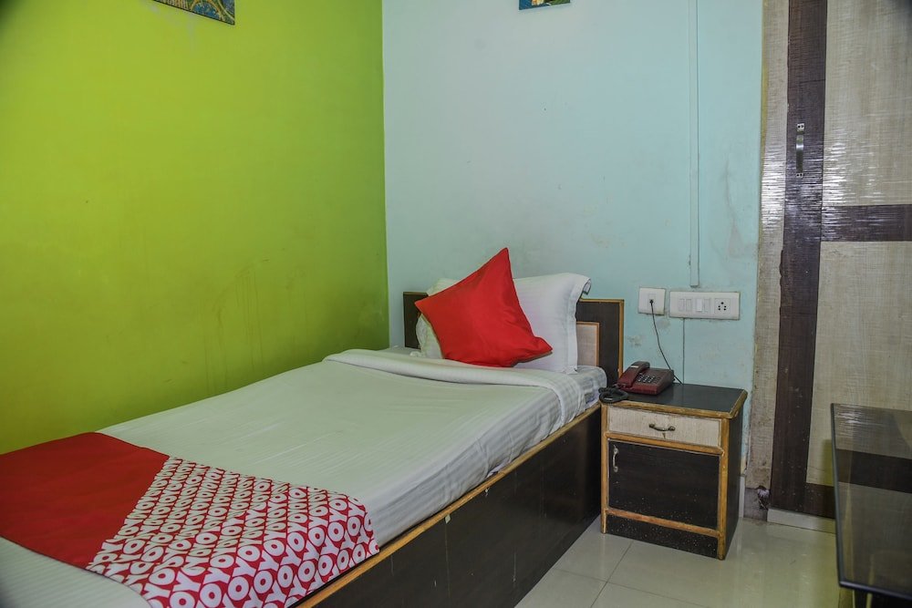 Фото Oyo 15443 Hotel Mega Palace