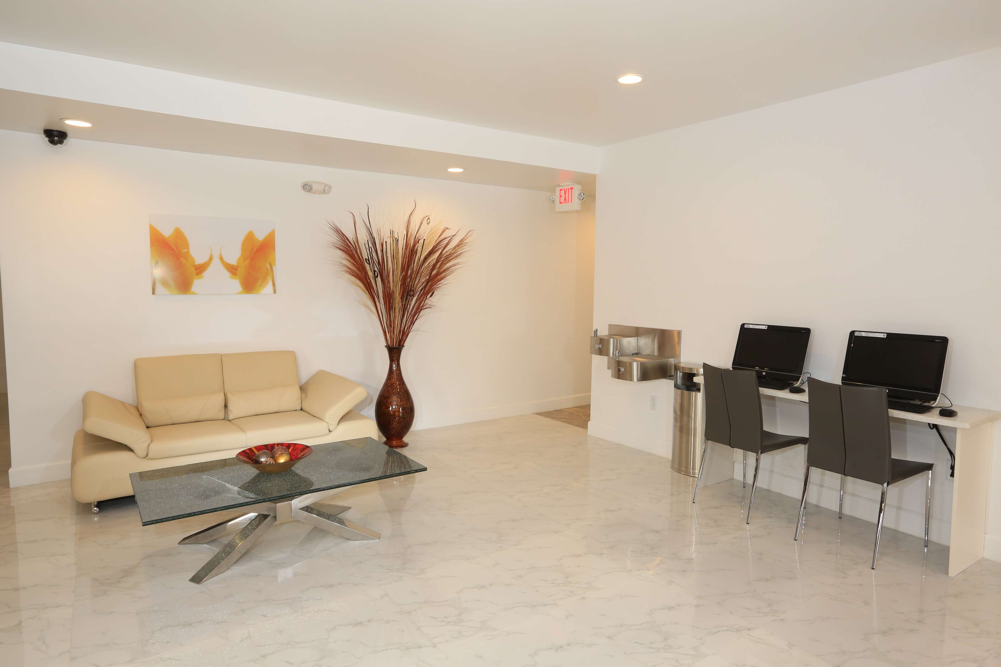 Фото SureStay Plus by Best Western Orlando International Drive