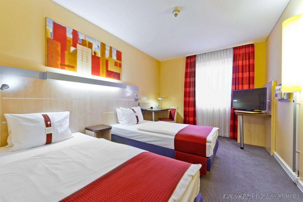 Фото Holiday Inn Express Frankfurt Messe