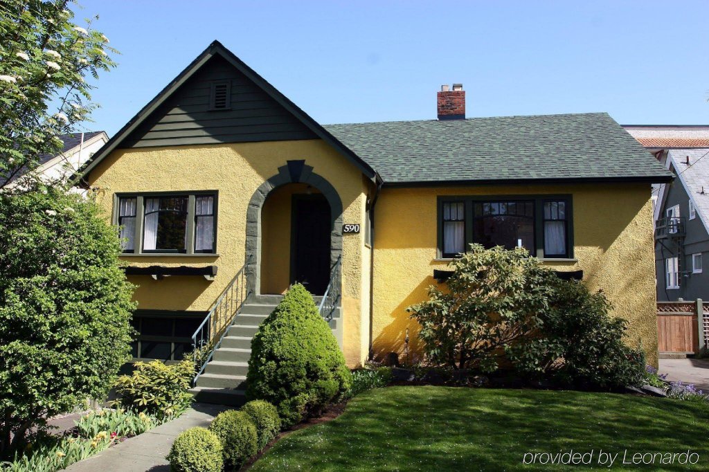 Фото James Bay Inn Hotel & Suites