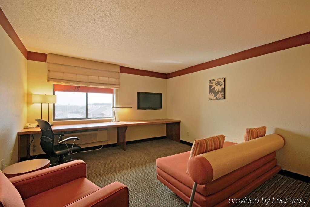 Фото La Quinta Inn & Suites by Wyndham Chicago Tinley Park