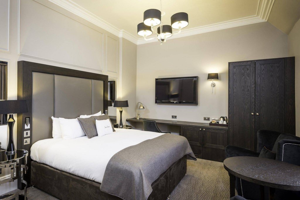Фото The Landmark Hotel and Leisure Club