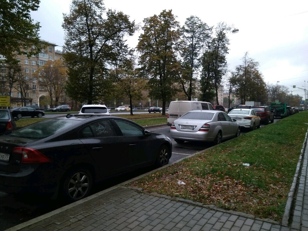 موقف السيارات Ploskostnaya parkovka na Leninskom prospekte 5 ، موسكو، صورة
