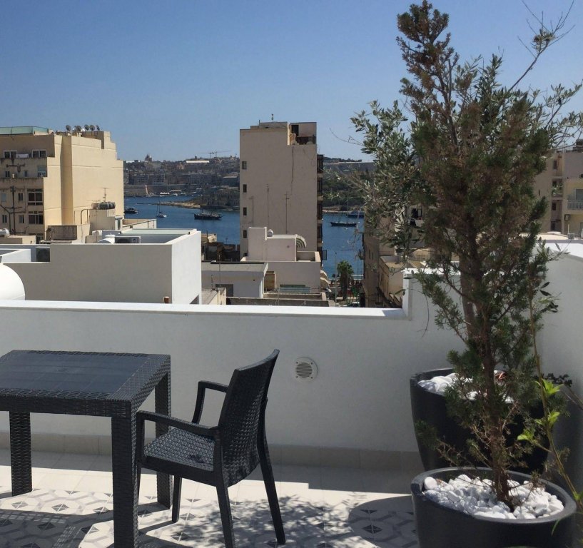 Фото Two Pillows Boutique Hostel