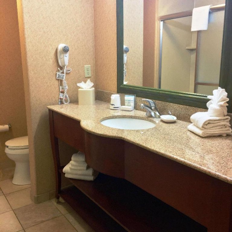 Фото Hampton Inn Hays-North of i 70