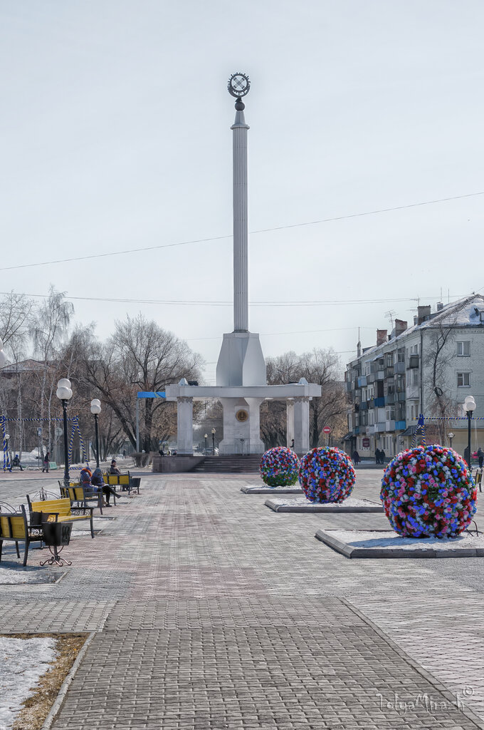 Anıt, heykel Kazakhstan Independence Monument, Petropavl (Petropavlovsk), foto