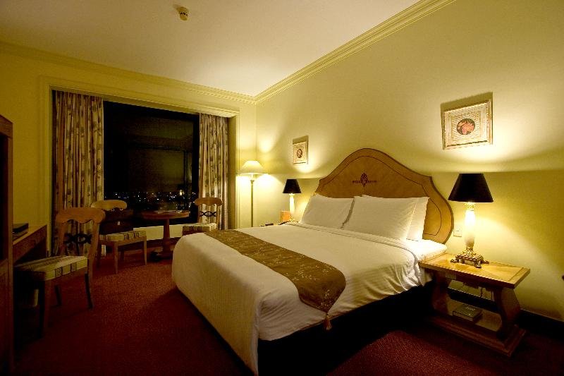 Фото Waterfront Cebu City Hotel & Casino