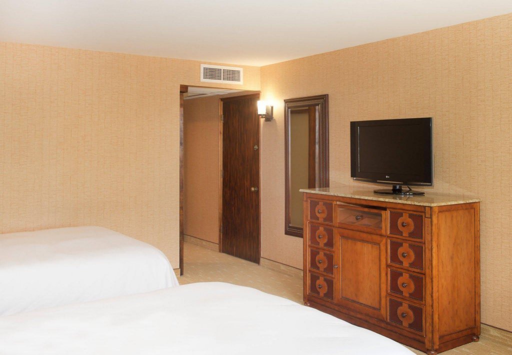 Фото Lake Arrowhead Resort and SPA