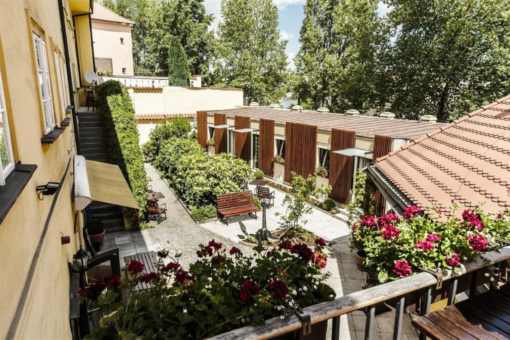 Фото Archibald At the Charles Bridge