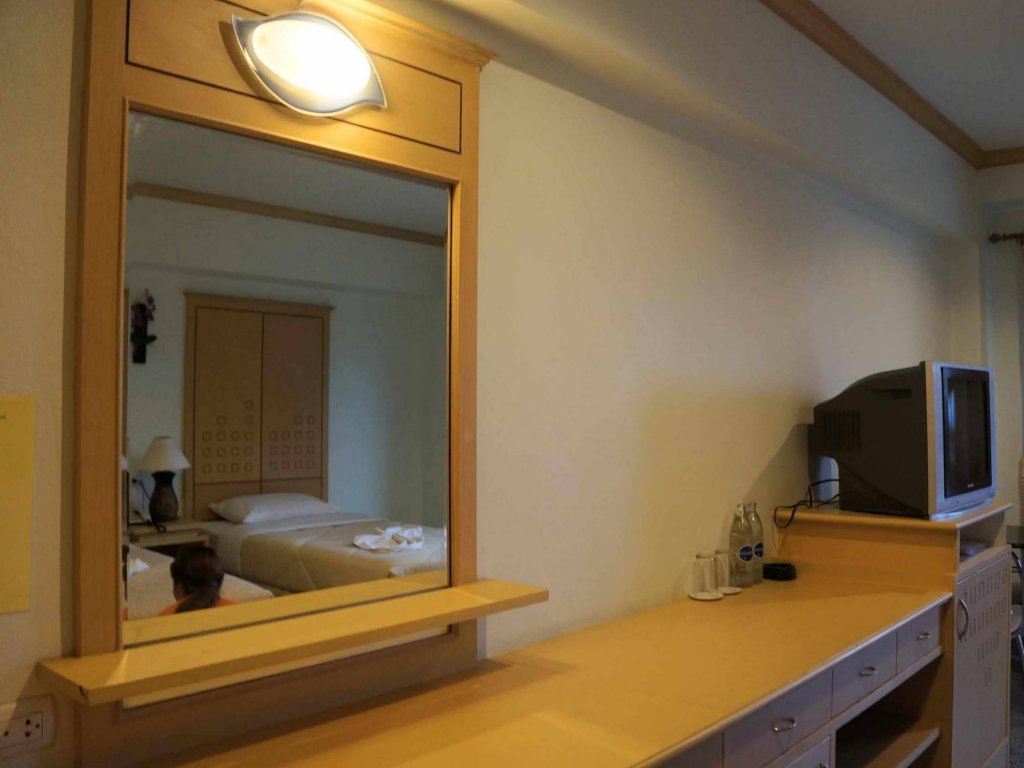 Фото Maneerote Hotel Surin