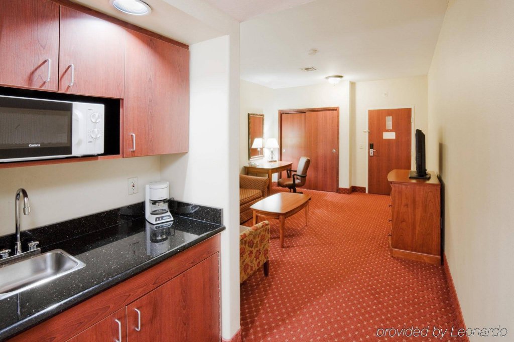 Фото Oyo Townhouse Oklahoma City Airport