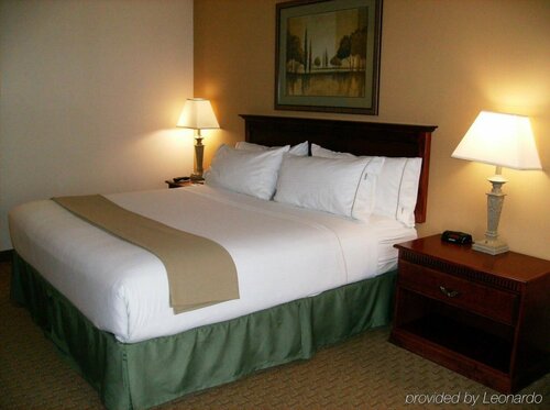 Гостиница Holiday Inn Express & Suites Selma в Шерце