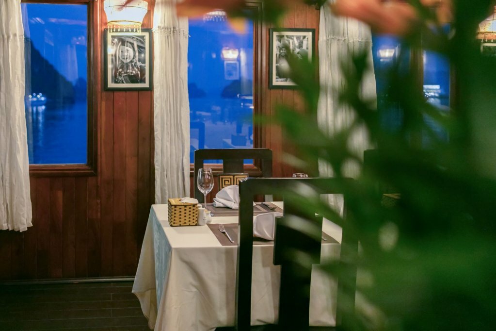 Hotel Garden Bay Legend Cruise, Quảng Ninh Province, photo