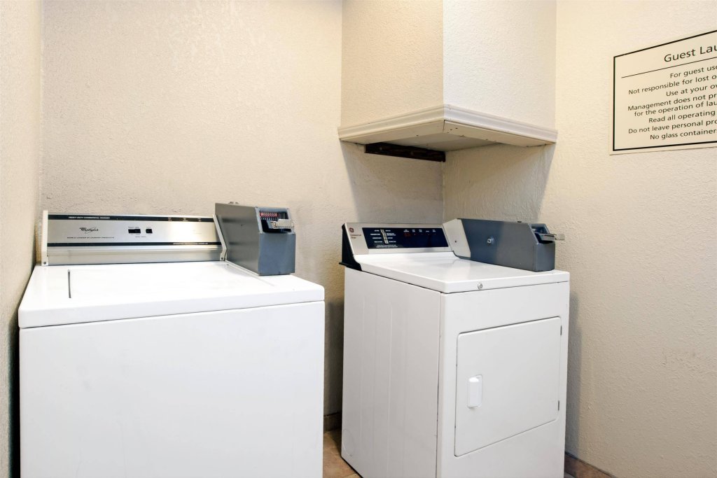 Фото Days Inn And Suites Houston North/Aldine